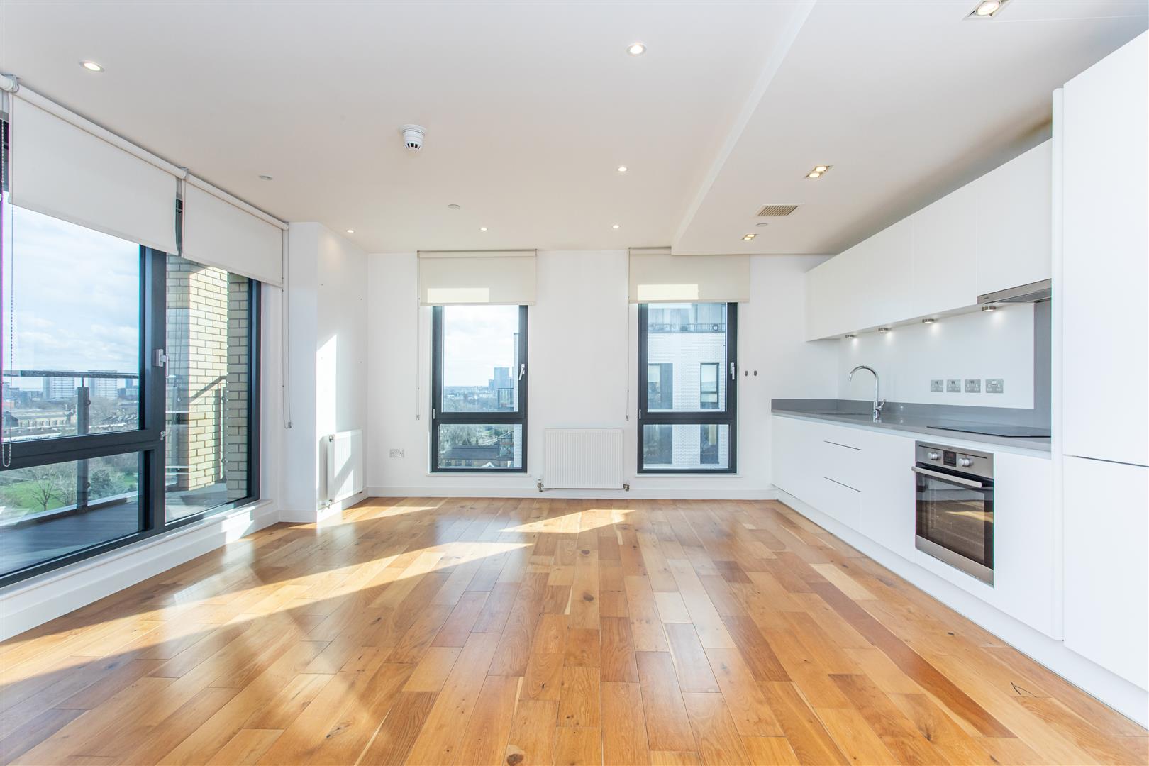 1 bed property in Regalia Point, Bethnal Green